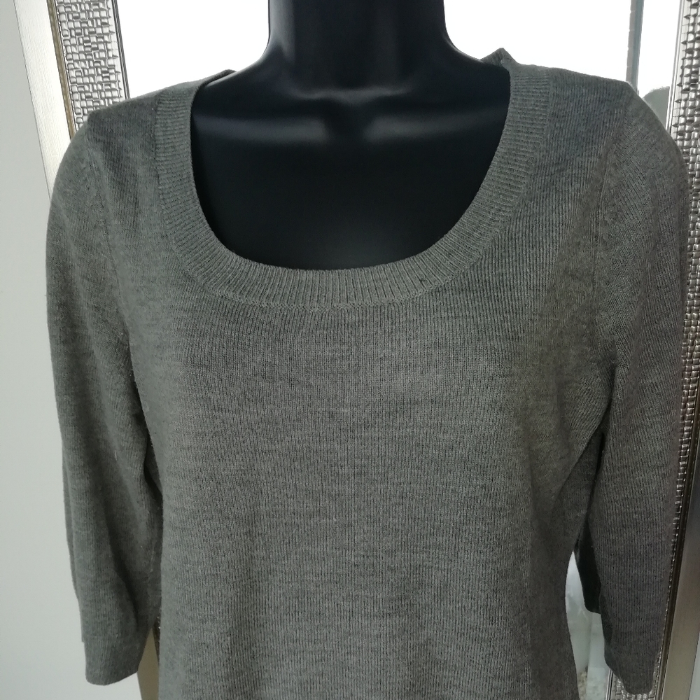 🔴💎 New York & Company Gray Sweater